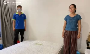 Nhân viên Alo Vệ Sinh giặt topper Tân Phú tại nhà khách hàng