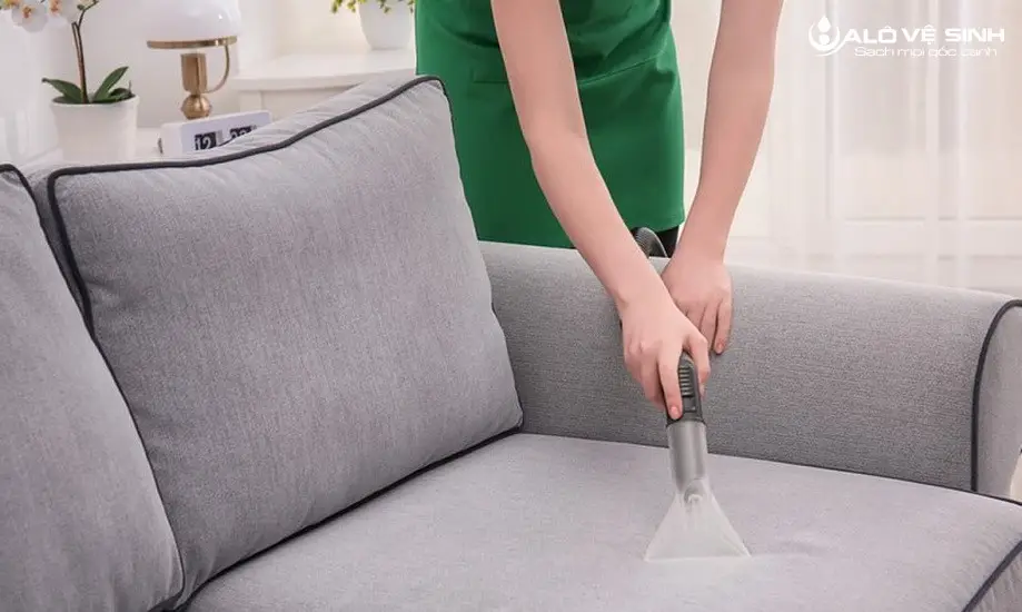Các bước vệ sinh ghế sofa nhung tại nhà hiệu quả