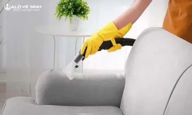 Cách làm sạch sofa giả da bằng máy hút bụi