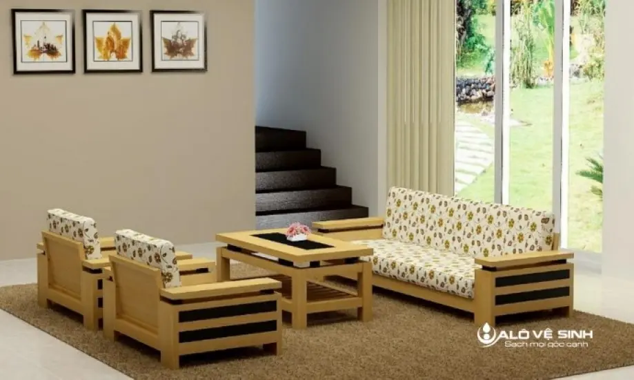 Không nên sử dụng hóa chất tẩy mạnh khi vệ sinh tấm lót ghế sofa gỗ tại nhà.