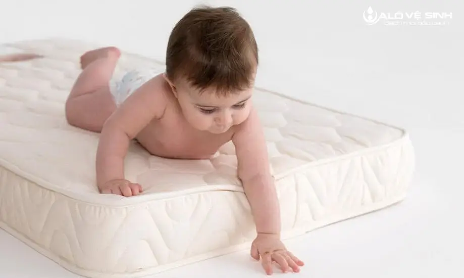 Có nên cho trẻ sơ sinh nằm nệm cao su -  Hãy ưu tiên nệm làm từ chất liệu cao su tự nhiên