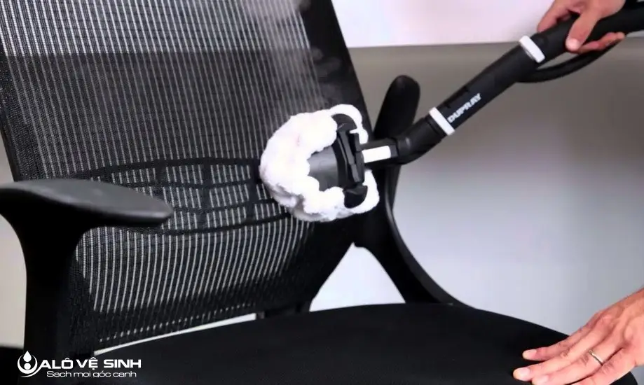 Giặt ghế gaming bằng hơi nước nóng: Khử Mùi & Diệt Khuẩn 99%