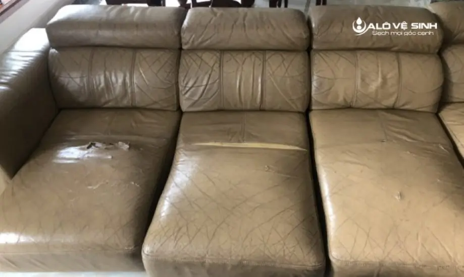 Lựa chọn dịch vụ chuyên nghiệp để vệ sinh ghế sofa bị nhăn hiệu quả.