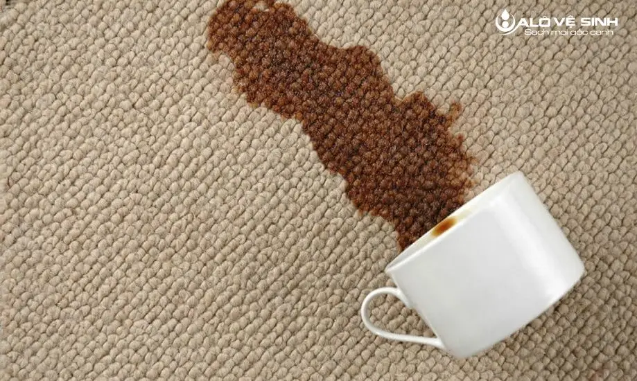 Nhanh chóng xử lý vết cafe trên ghế sofa khi vừa bị tránh vết bẩn ngấm sâu khó giặt.