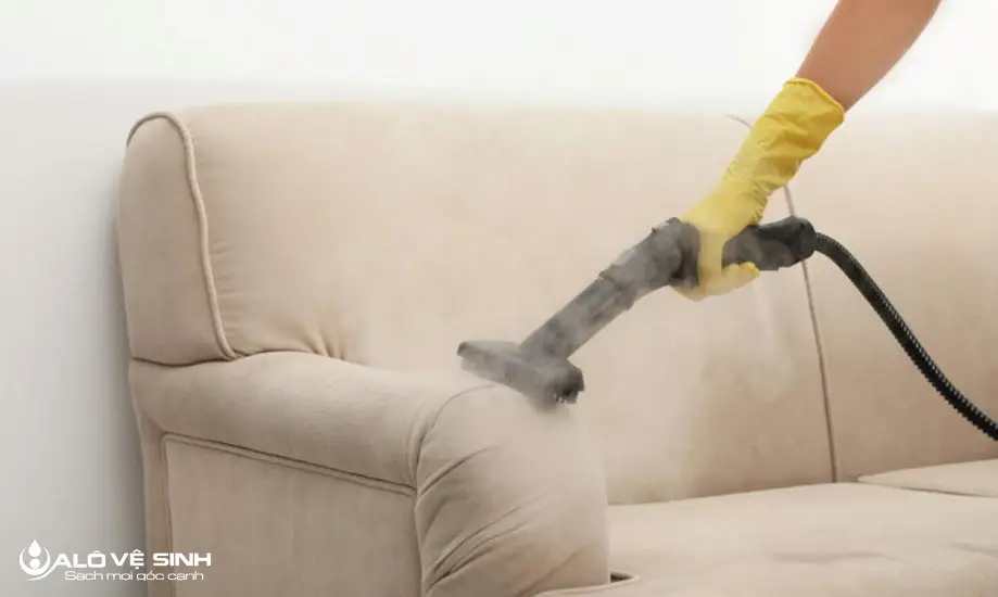 Giặt ghế sofa bằng công nghệ phun hơi nước nóng Diệt khuẩn & Khử mùi 99%.