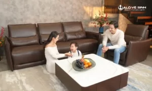 Không để sofa lơ lửng giữa ngôi nhà của bạn mà hãy trang trí vách tường theo phong cách riêng nhé!