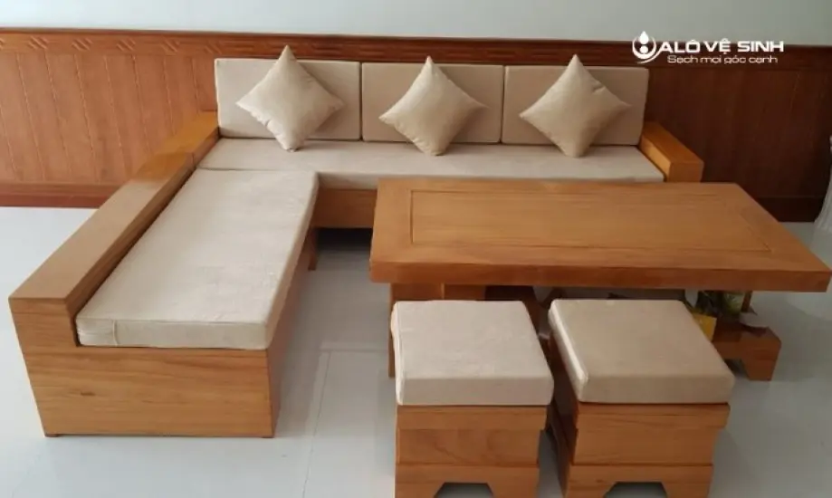 Kiểu dáng đệm ghế sofa gỗ góp phần tạo không gian ấm cúng.