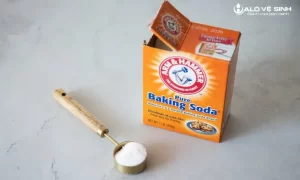 Làm mới ghế sofa da bằng baking soda