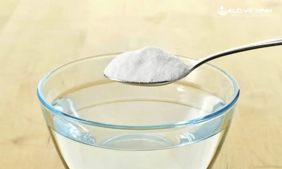 Làm sạch vết bẩn hiệu quả khi dùng Baking Soda hòa tan với nước