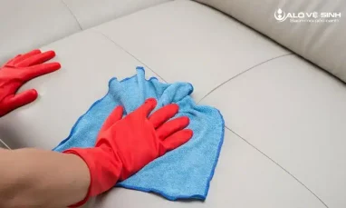 Lau ghế sofa da bằng cồn có hoạt chất tẩy rửa mạnh