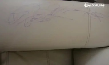 Loại bỏ vết mực bút bi dính trên ghế sofa