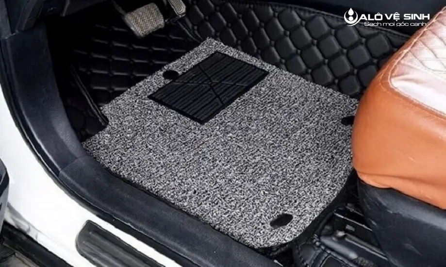 Nên dùng thảm lót sàn ô tô loại nào tốt để dễ vệ sinh cho sàn xe