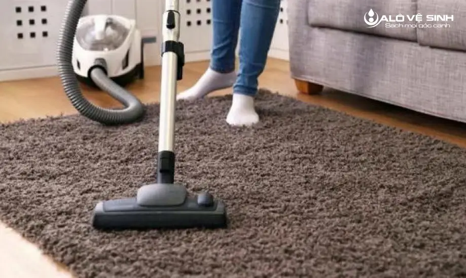 Thảm nhung trải sàn dễ bị bẩn do lâu ngày không vệ sinh
