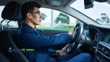 Điều chỉnh tư thế ngồi ghế ô tô đúng cách để tạo cảm giác thoải mái và tránh đau lưng