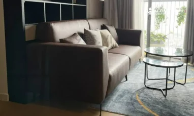 Không xử lý tình trạng ghế sofa da bị nhăn bằng hóa chất tẩy mạnh, có chứa hóa chất độc hại.