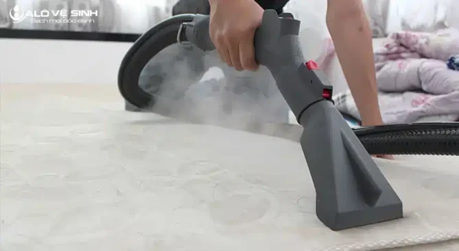 Máy hút bụi là một trong những dụng cụ giặt nệm hiệu quả