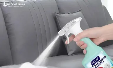 Sử dụng dung dịch vệ sinh ghế sofa nỉ