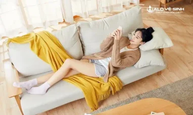 Vệ sinh nệm sofa hàng tuần tạo không gian thoáng mát