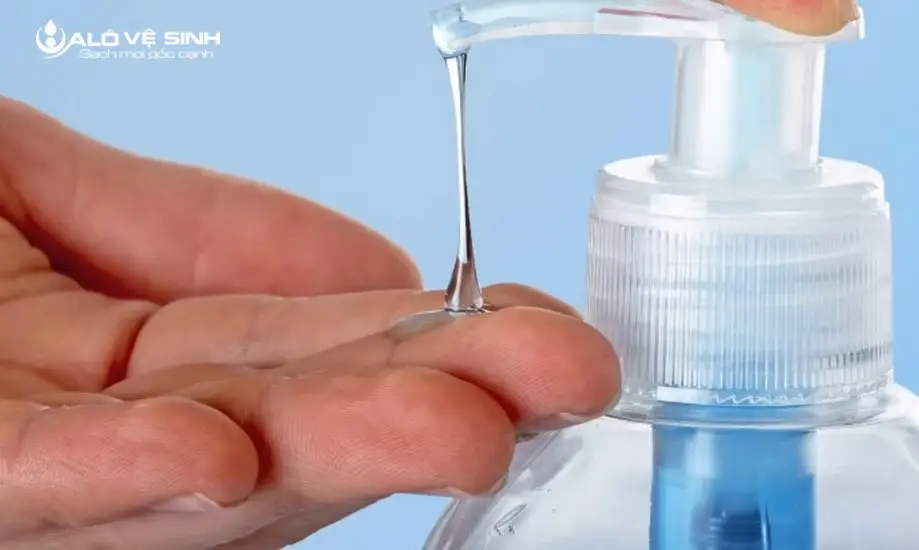 Tẩy mực bút bi bằng nước rửa tay