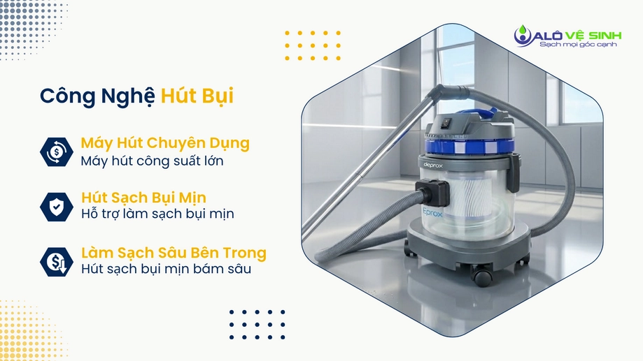 Kỹ thuật viên hút bụi khi giặt ghế sofa Quận 2 tại nhà