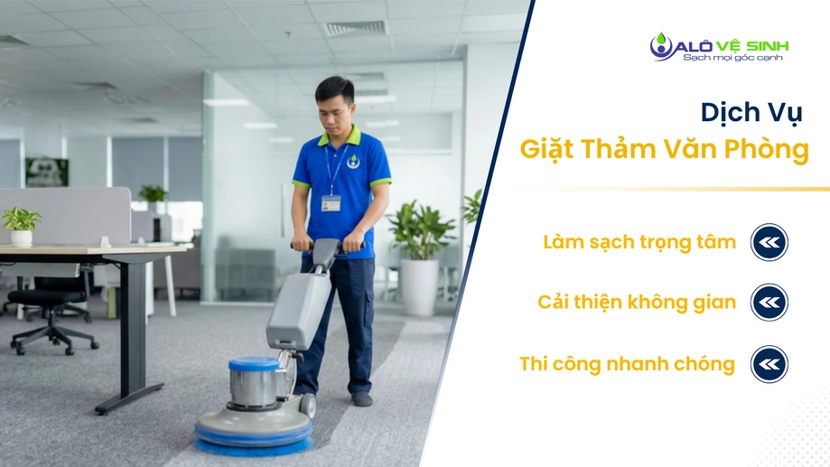 Kỹ thuật viên dùng máy chà giặt thảm văn phòng Quận 7