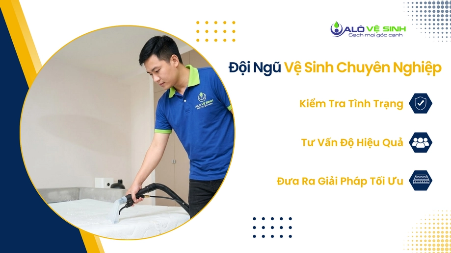 Kỹ thuật viên khảo sát thực tế trước khi vệ sinh nệm Quận 4