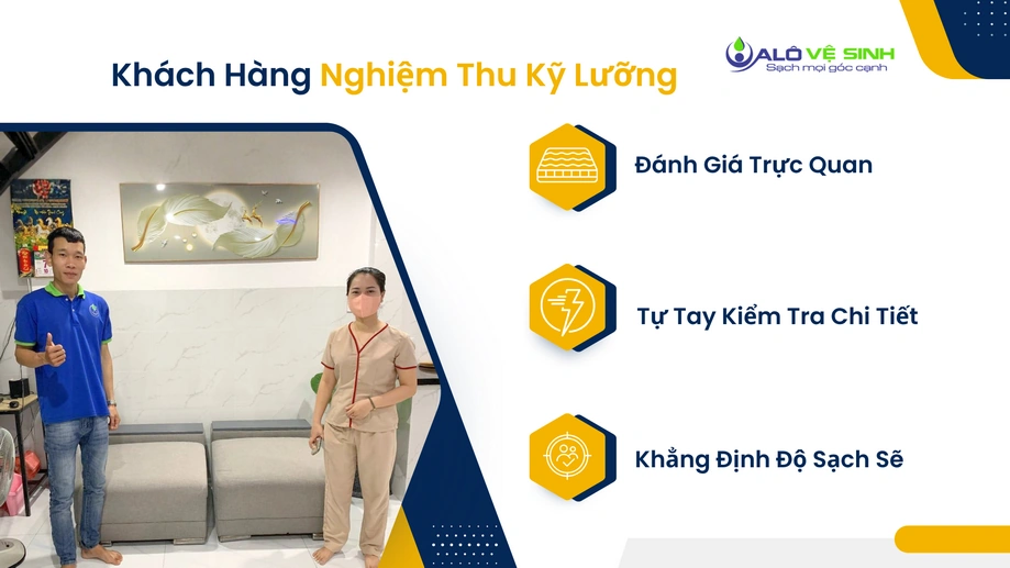 Khách hàng nghiệm thu sau khi vệ sinh ghế sofa Bình Chánh